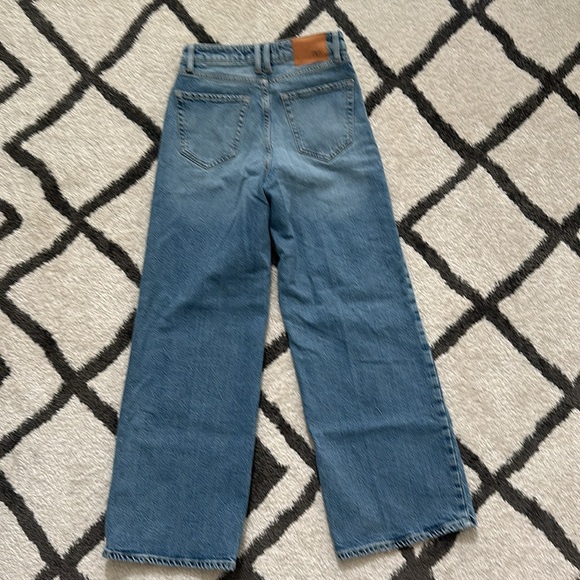 Blue wash Zara jean shorts European size 32 US size 0 - Picture 2 of 4